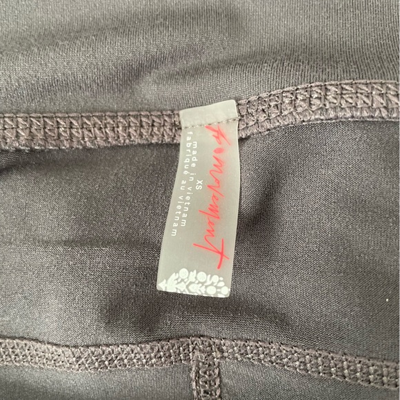Free People Movement Women’s Charcoal Shorts Size Extra Small - Picture 7 of 7
